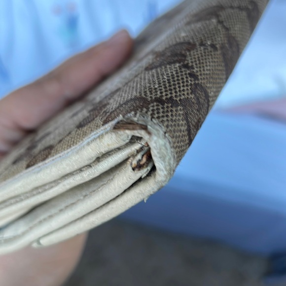 SOLD- GUCCI- vintage long wallet - Picture 6 of 17